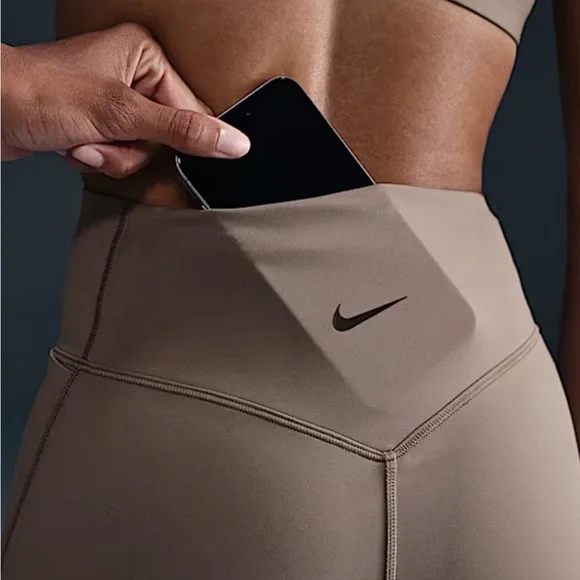Nike Universa Medium-Support High-Waisted 5 Biker Training Shorts with Pocket - Picture 3 of 6
